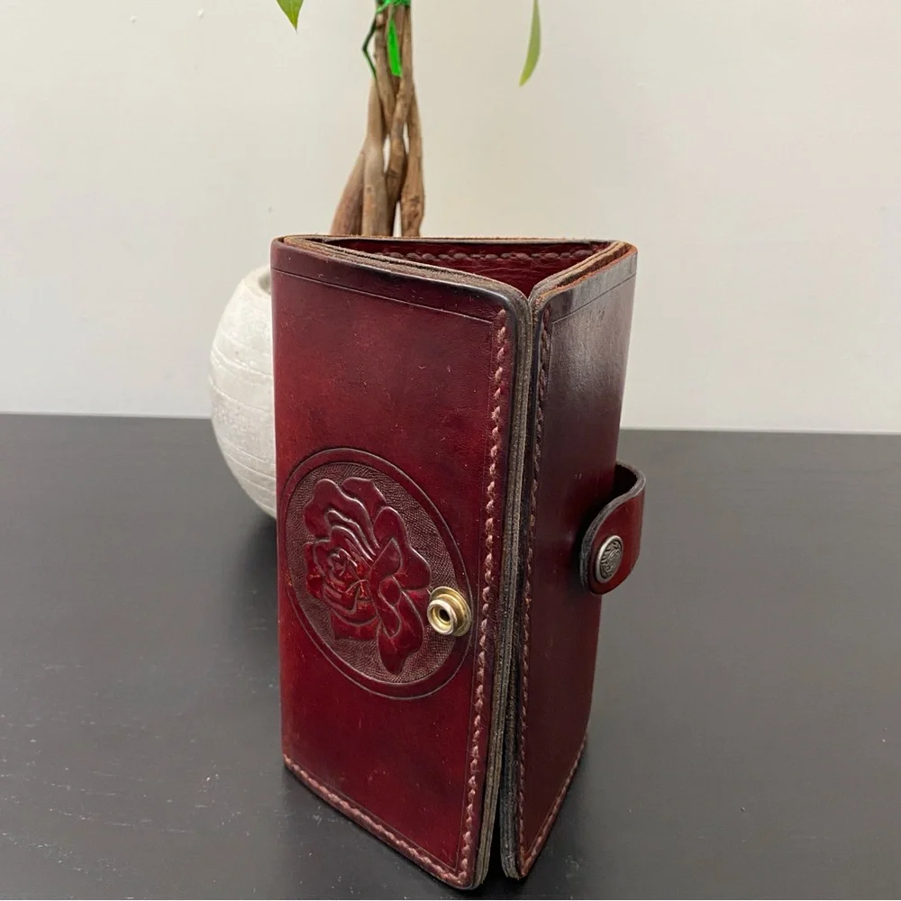 N/A elegant reddish